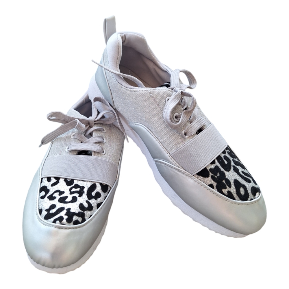 Twisted Shoes Step In Step Out Silver Glitter - Women's Size 10 Excellent